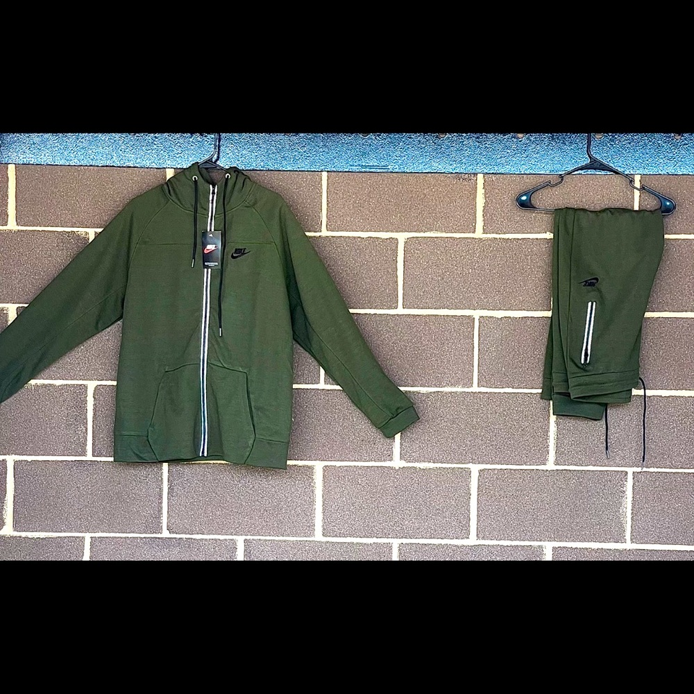 Olive green Nike Tech fleece set (Top &Bottom)size:Extra Large